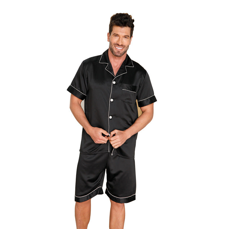 Pyjama en soie glacée, uniforme à col polo.